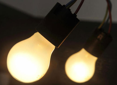 Hàn Quốc khuyến khích người dân dùng bóng đèn khác hiệu quả hơn bóng đèn tròn.